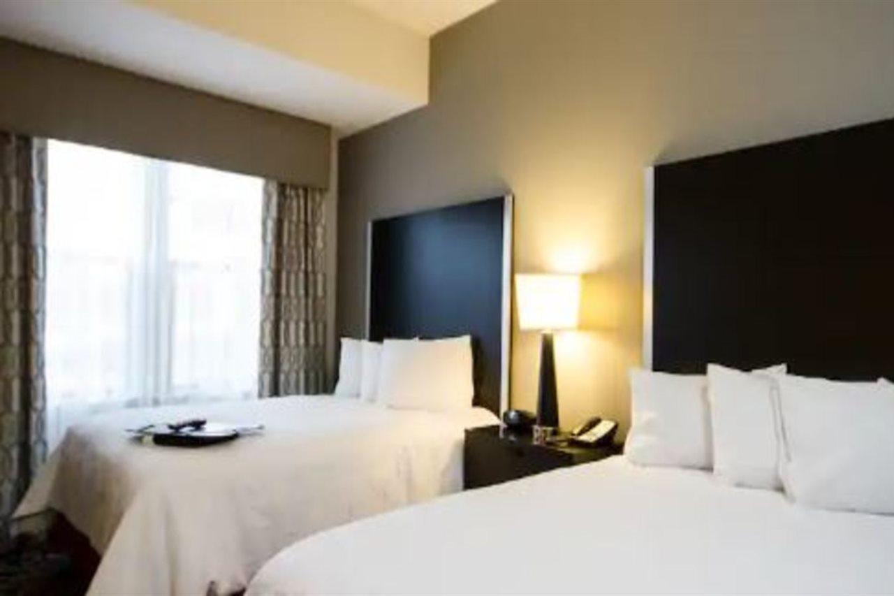Hampton Inn & Suites Дюпон Екстериор снимка